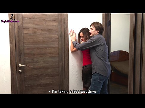 ❤️ සරාගී රියල්ටර් ඇගේ මහල් නිවාසය විකුණමින් සිටියදී ඇගේ පුකට සංවේදී ලෙස කම්පා කරයි - ක්‍රෙම්පායි ❌ Hard කාමුක අප වෙත